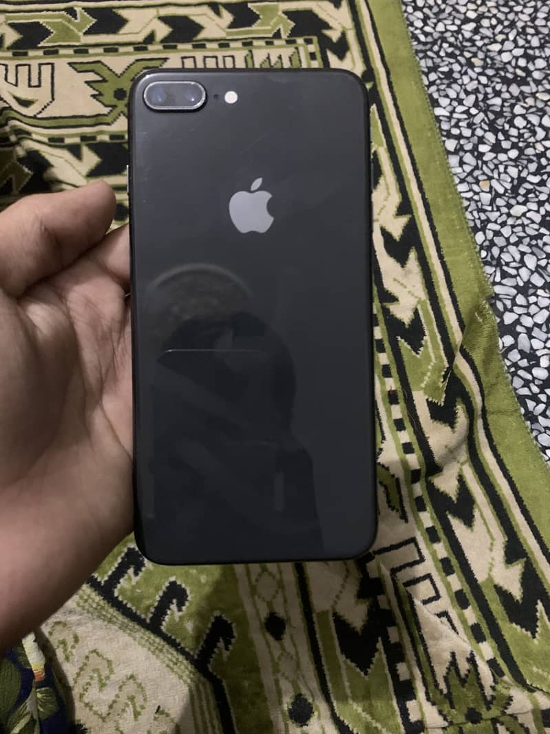 Apple iPhone 8 Plus 1