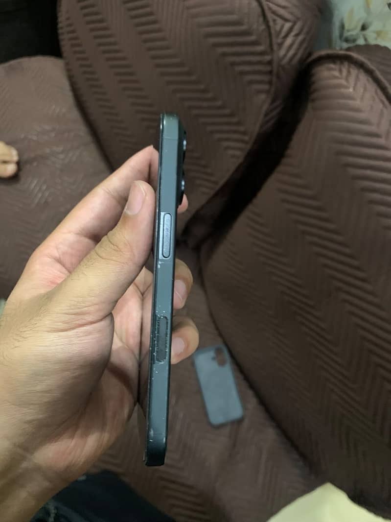 iPhone 16 3