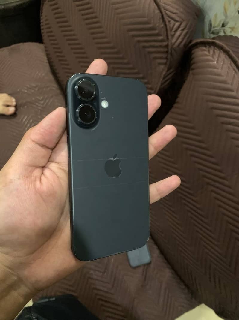 iPhone 16 4