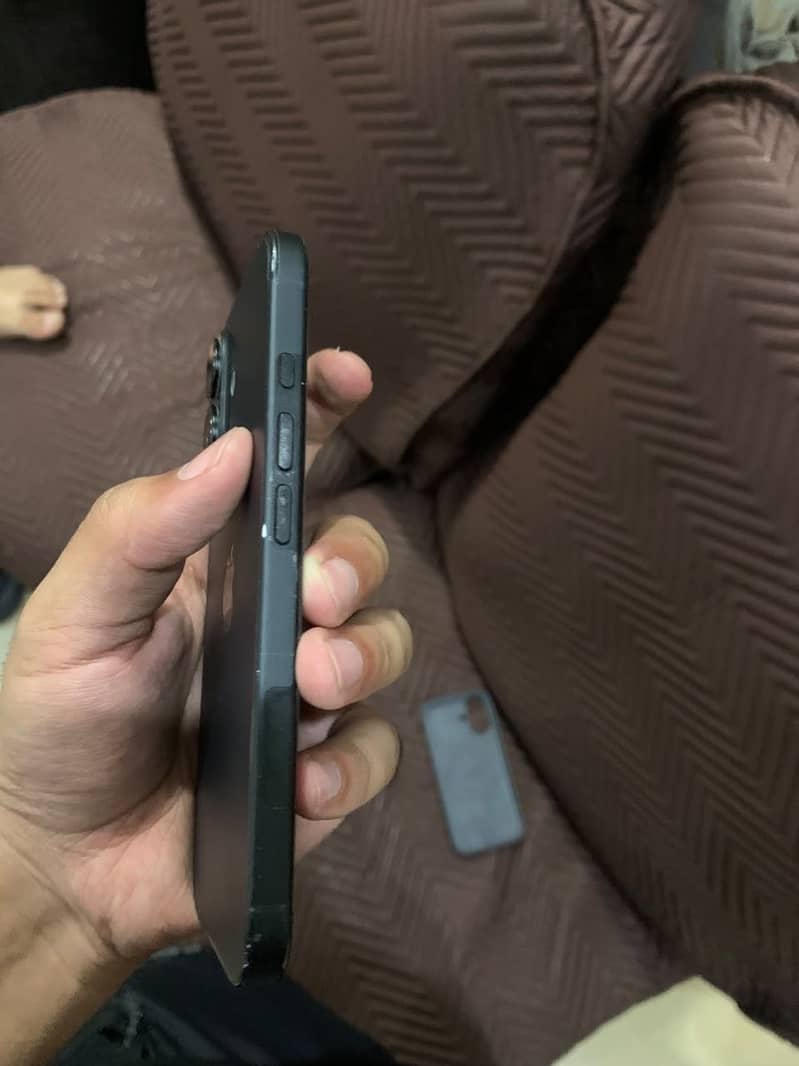iPhone 16 6