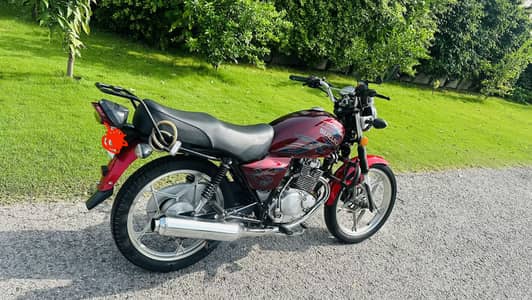 Suzuki GS-150 model 2022, only 22000 km driven. Cell: 03214422382