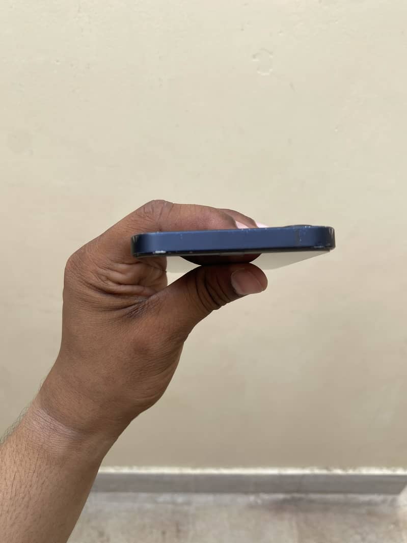 iPhone 12 1