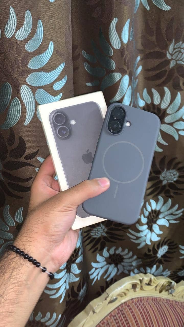 iPhone 16 0