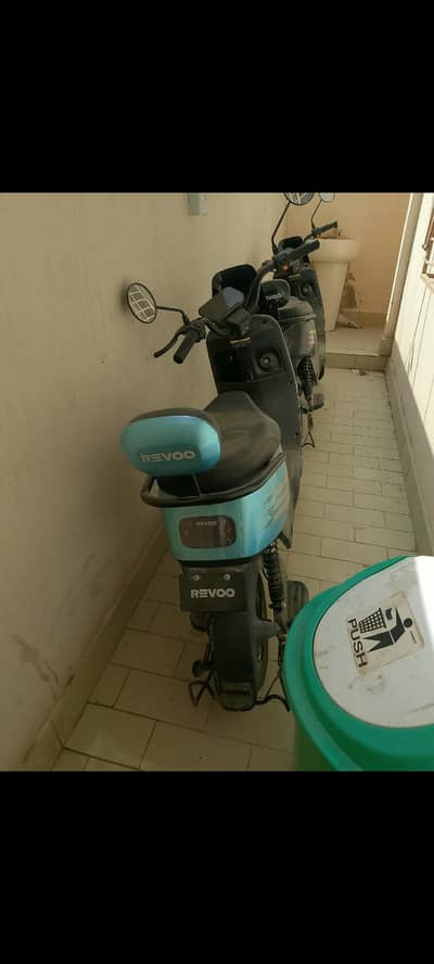 selling revoo y 06 like new