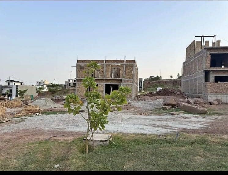 Beautiful J-block plot with all dues clear and positioned plot 3