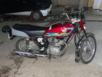 Honda 125 model 2017 Excellent condition Lahore number