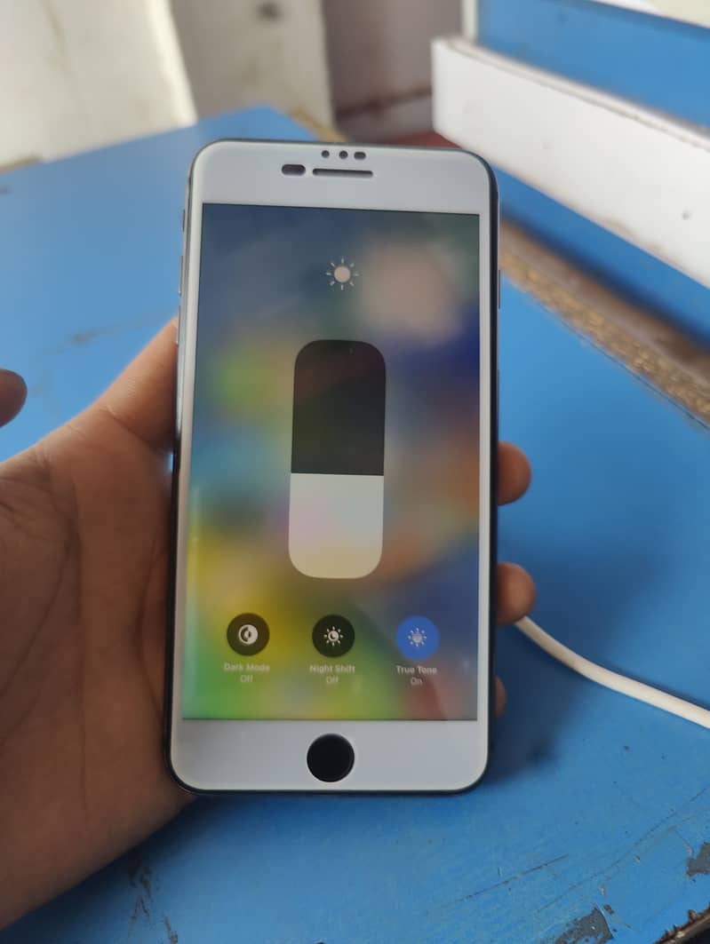 Apple iPhone 8 Plus 1