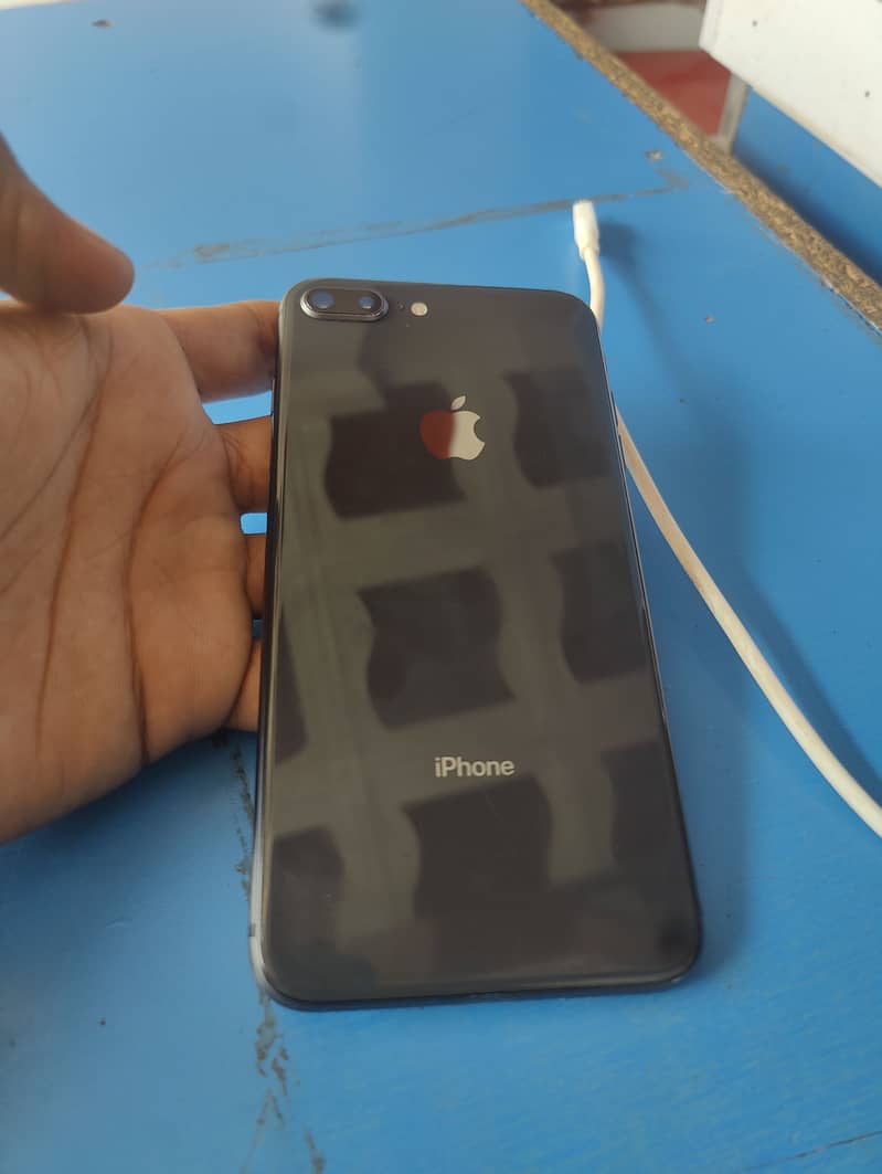 Apple iPhone 8 Plus 2