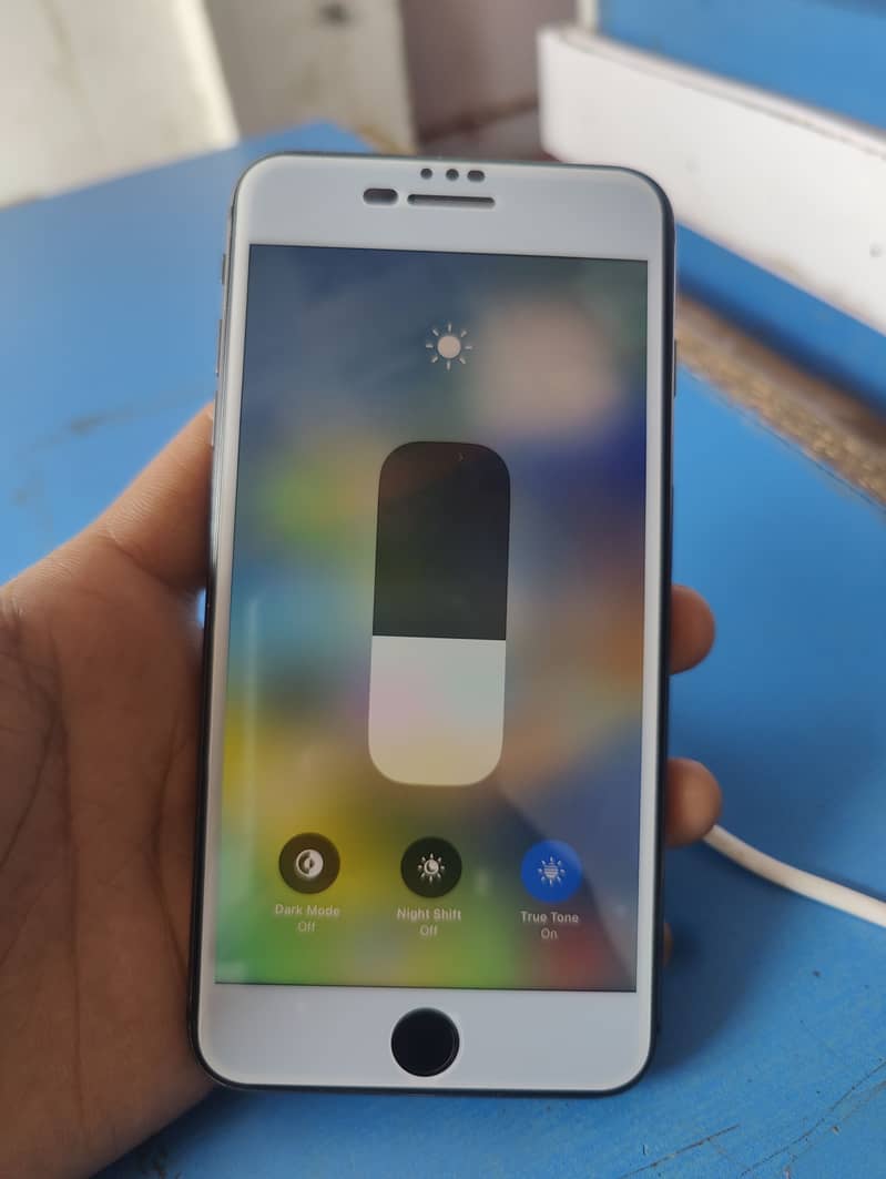 Apple iPhone 8 Plus 3