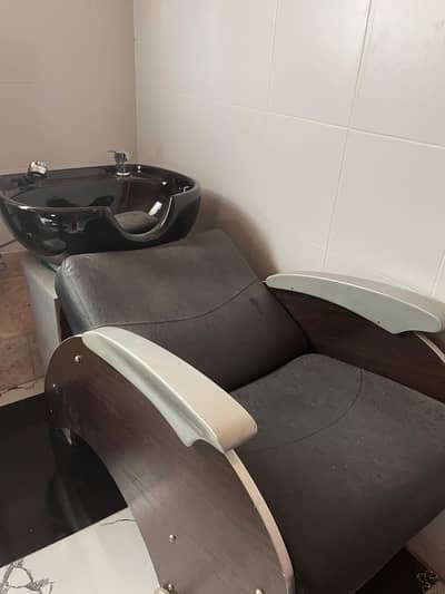 Black Salon shampoo basin with chair