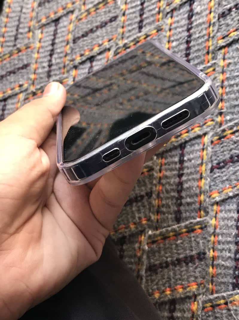 Apple iPhone 13 2