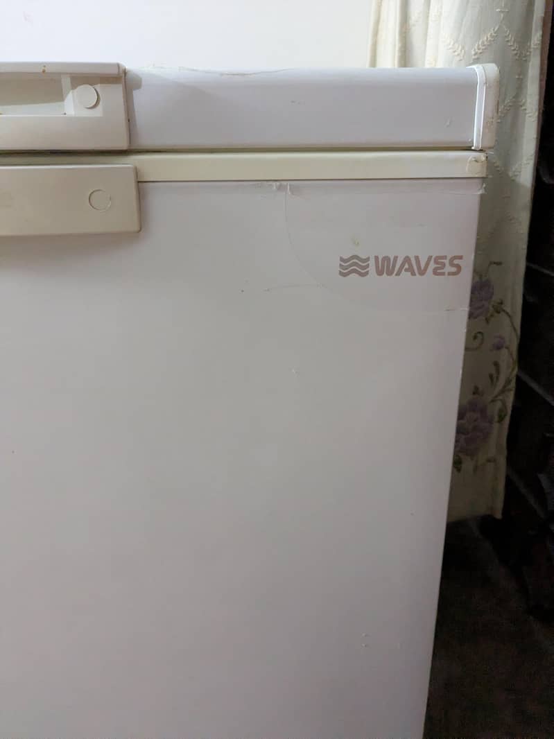 Waves Fridge & Freezer 0