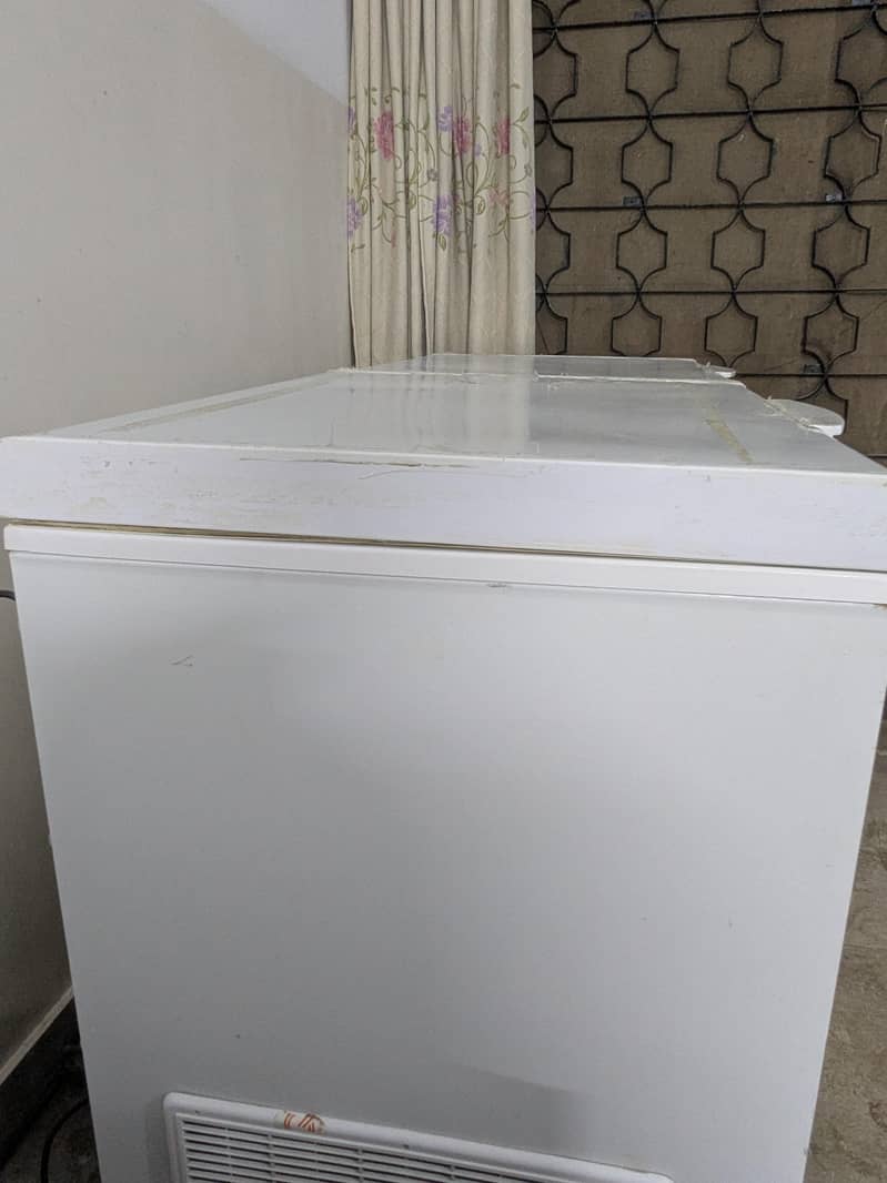 Waves Fridge & Freezer 1