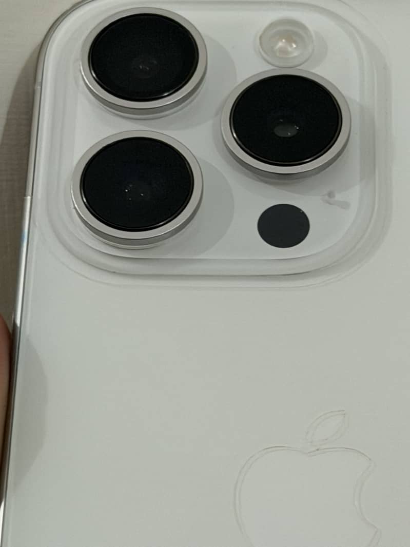 Apple iPhone 15 Pro 4