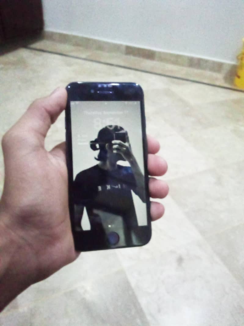 Apple iPhone 8 1