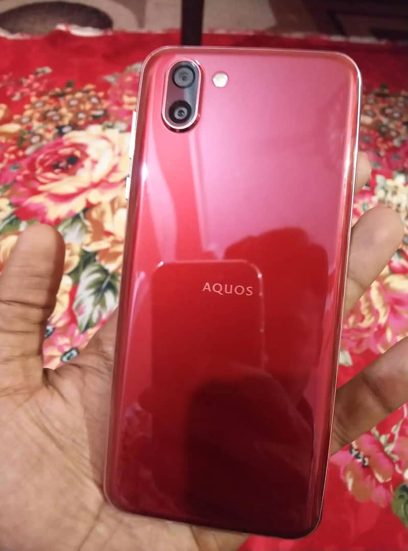 Sharp Aquos R2 1