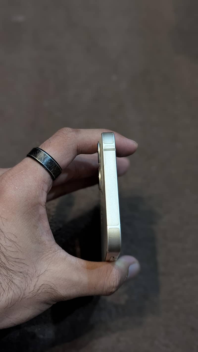 Apple iPhone 13 3