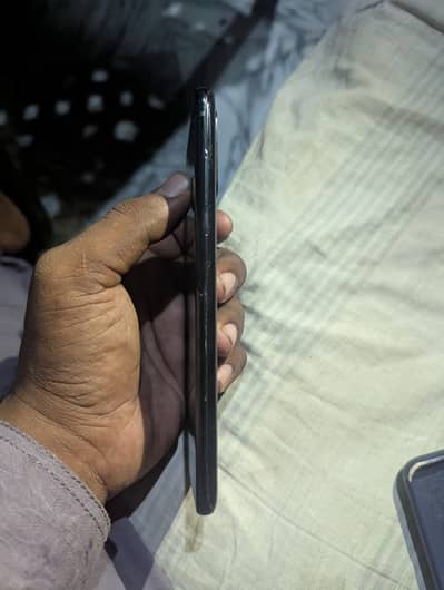 Samsung Mobile S20 Plus 3 small dots and back break halki c