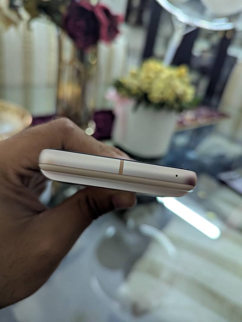 Google Pixel 8 4