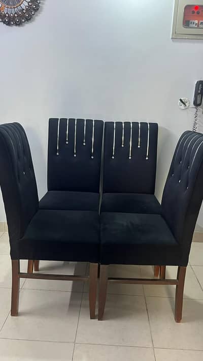 4 BLACK DINING CHAIRS