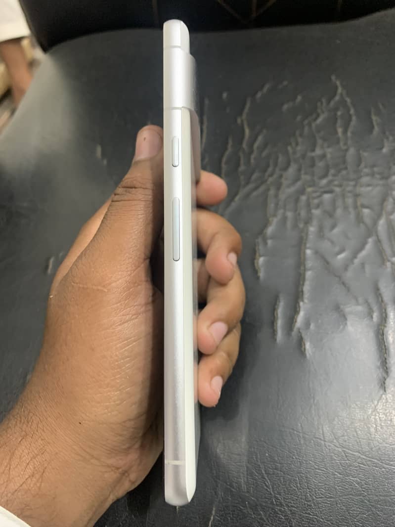Google Pixel 7 4