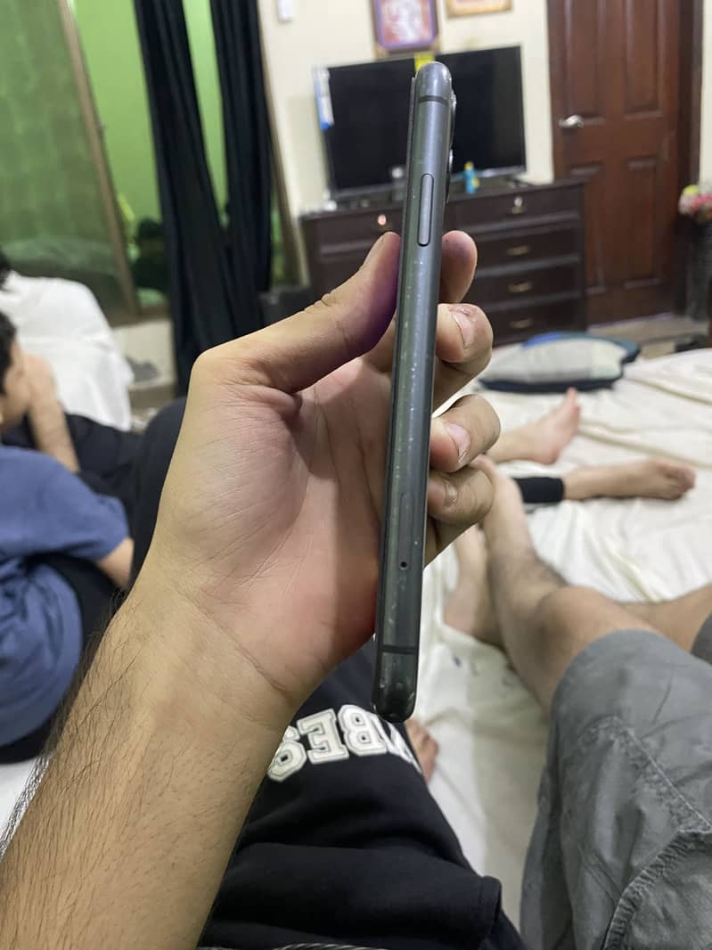 Apple iPhone 11 3