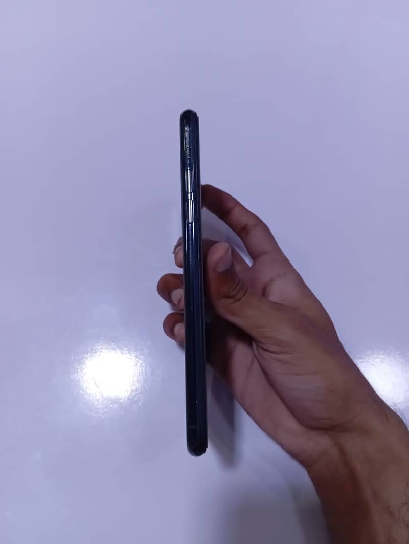 Apple iPhone 11 Pro Max 2
