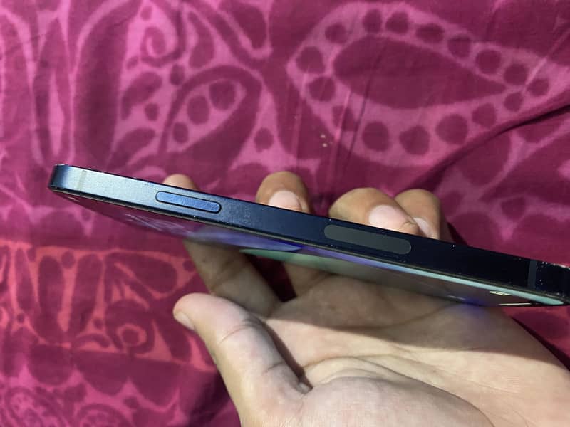 Apple iPhone 12 3