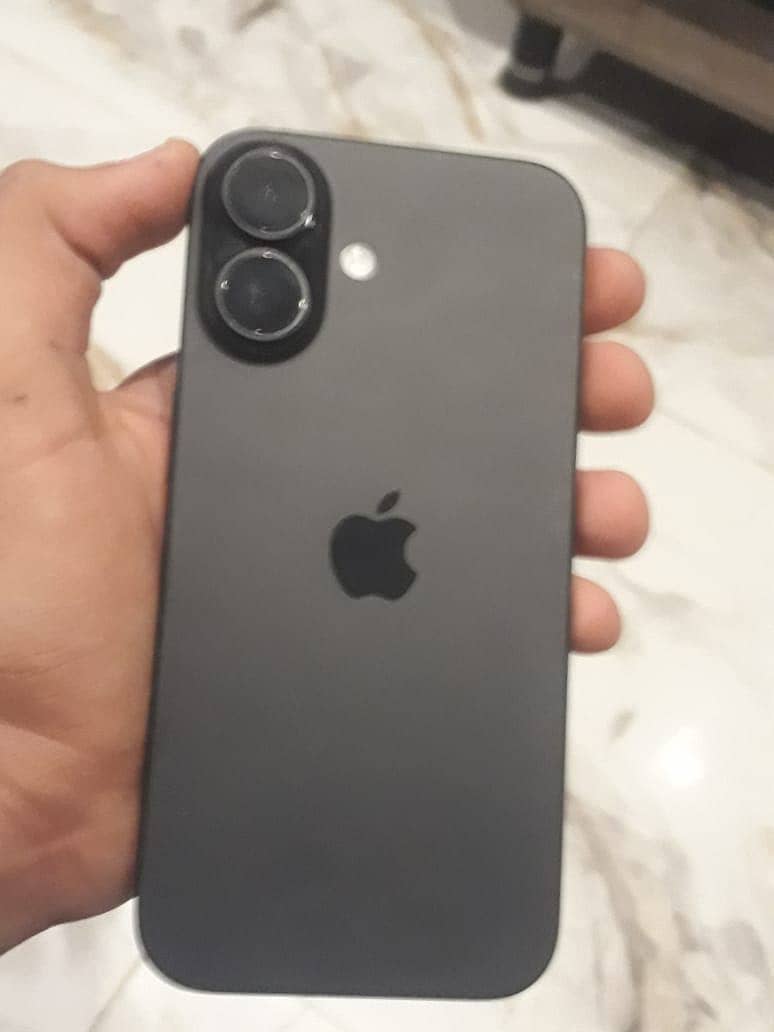 Apple iPhone 16 1