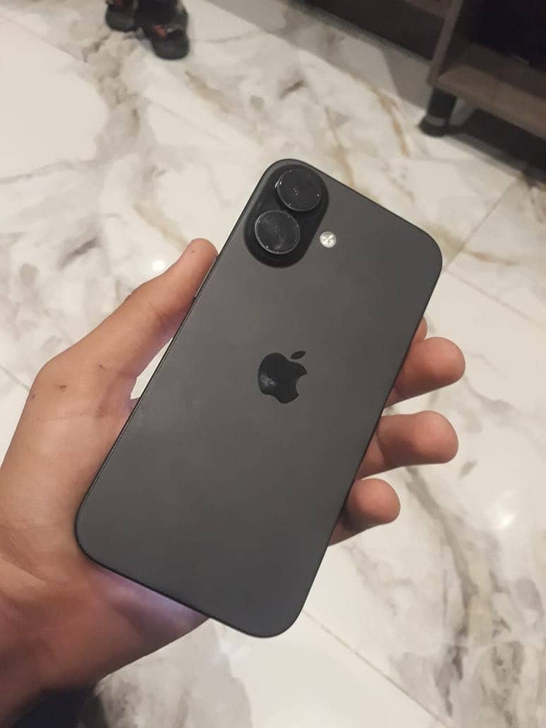 Apple iPhone 16 3