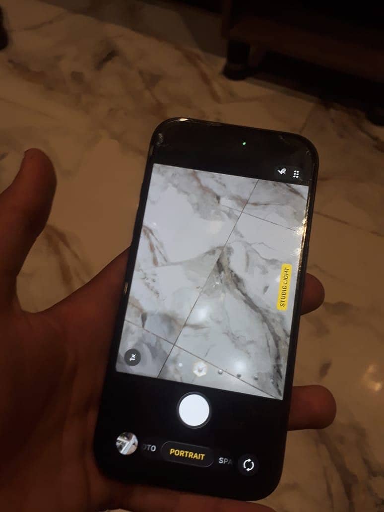 Apple iPhone 16 7