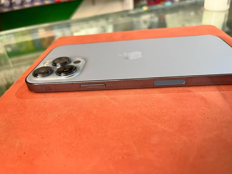 Apple iPhone 13 Pro Max 1