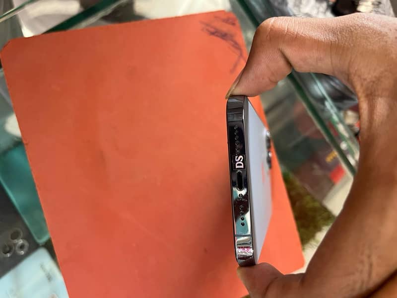 Apple iPhone 13 Pro Max 4