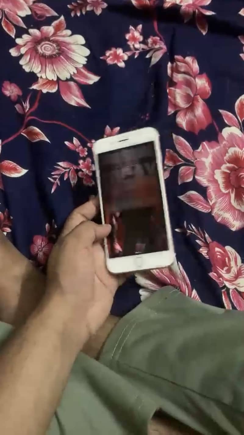 Apple iPhone 7 Plus 6