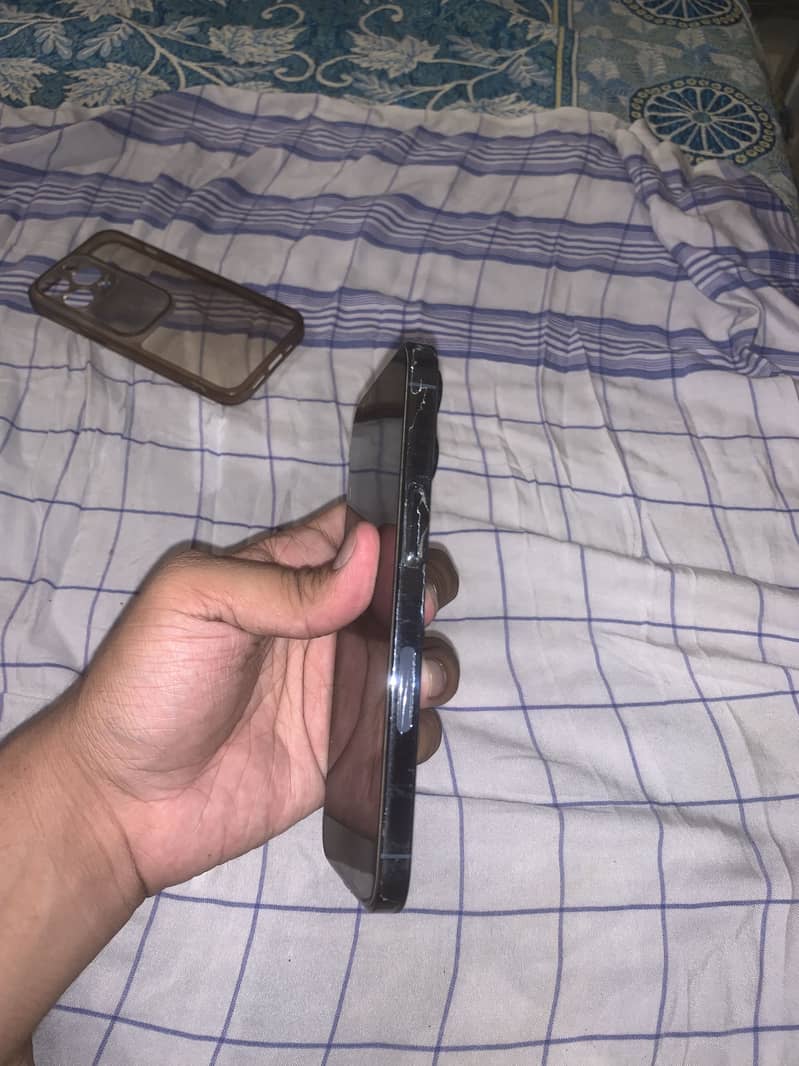 Apple iPhone 13 Pro 2
