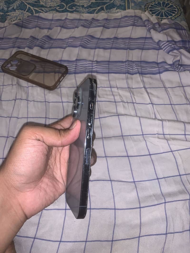Apple iPhone 13 Pro 4