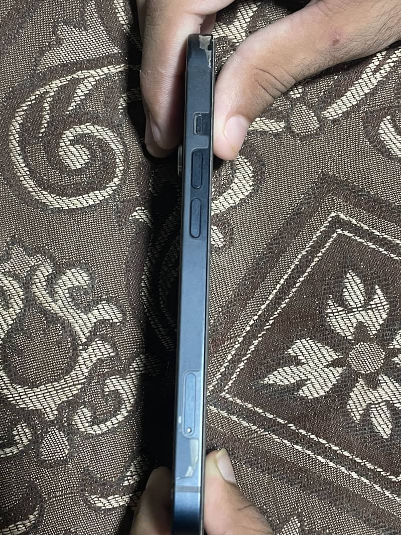 Apple iPhone 13 2