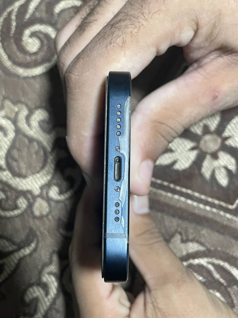 Apple iPhone 13 4