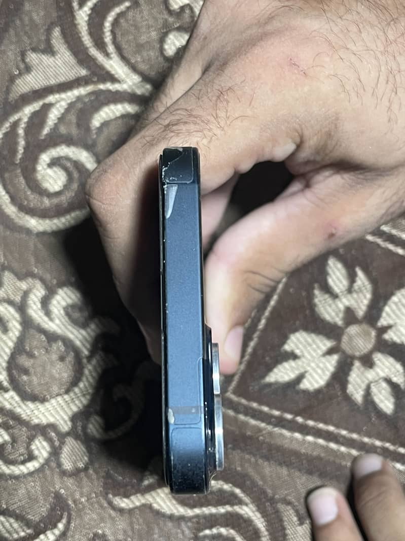 Apple iPhone 13 5