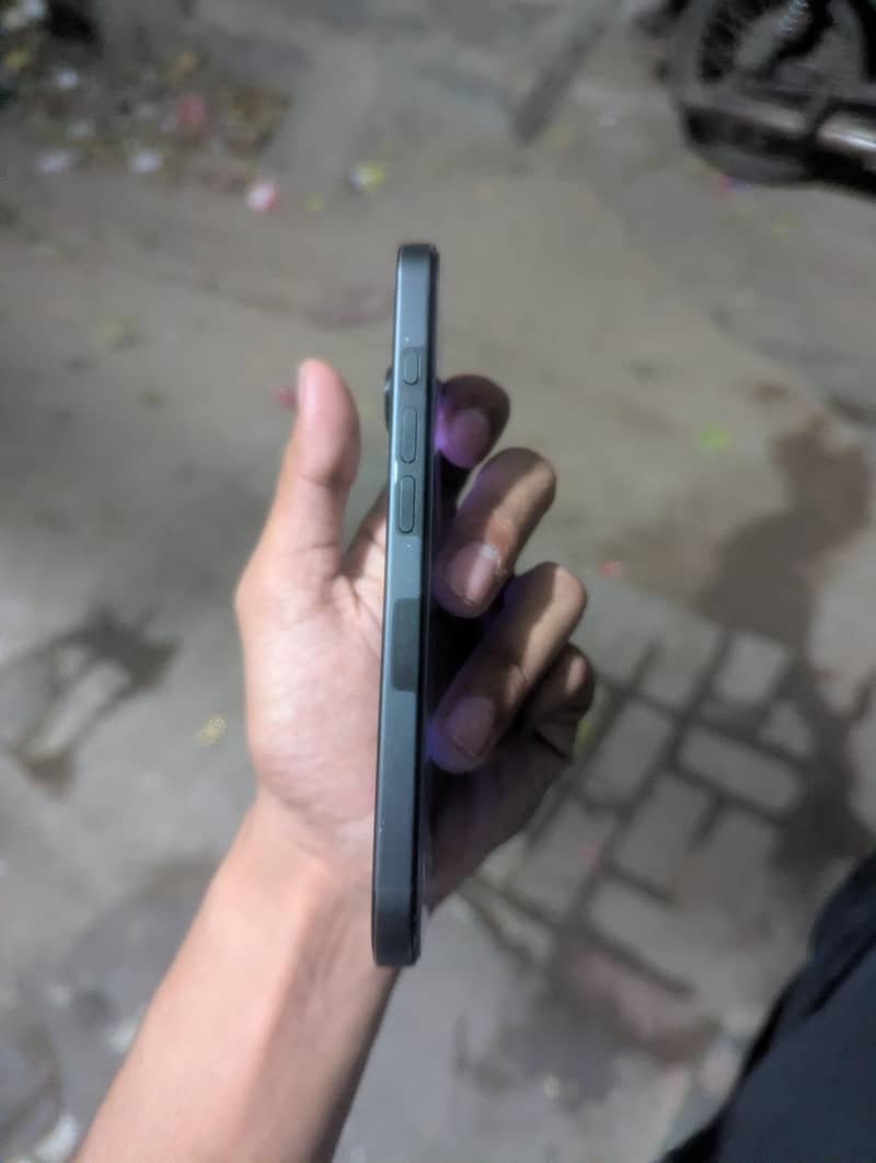Apple iPhone 16 Pro 0