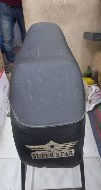 70cc bike ke seat he used me condition sahi h