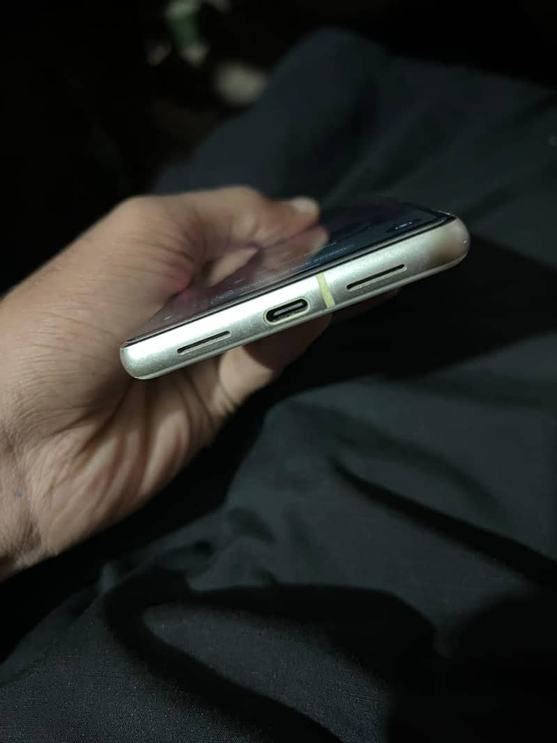Google Pixel 7 4