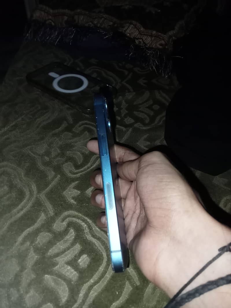 Apple iPhone 13 1