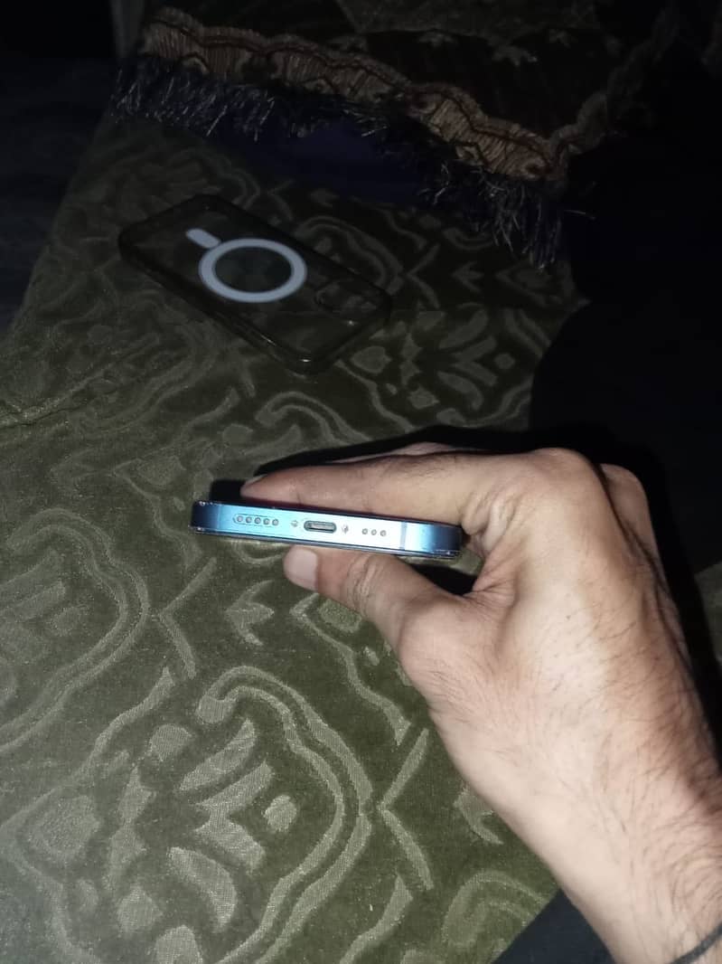 Apple iPhone 13 2