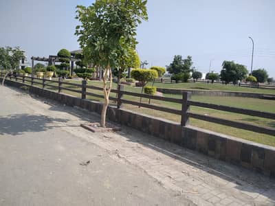 Ideal Location 5 Marla Plot for Sale in H Block, Central Park, Lahore