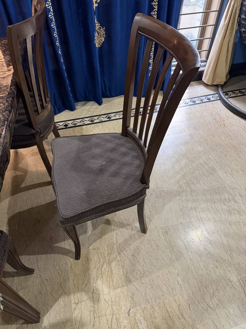 Dinning table 0