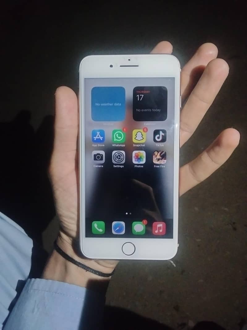 Apple iPhone 8 Plus 0