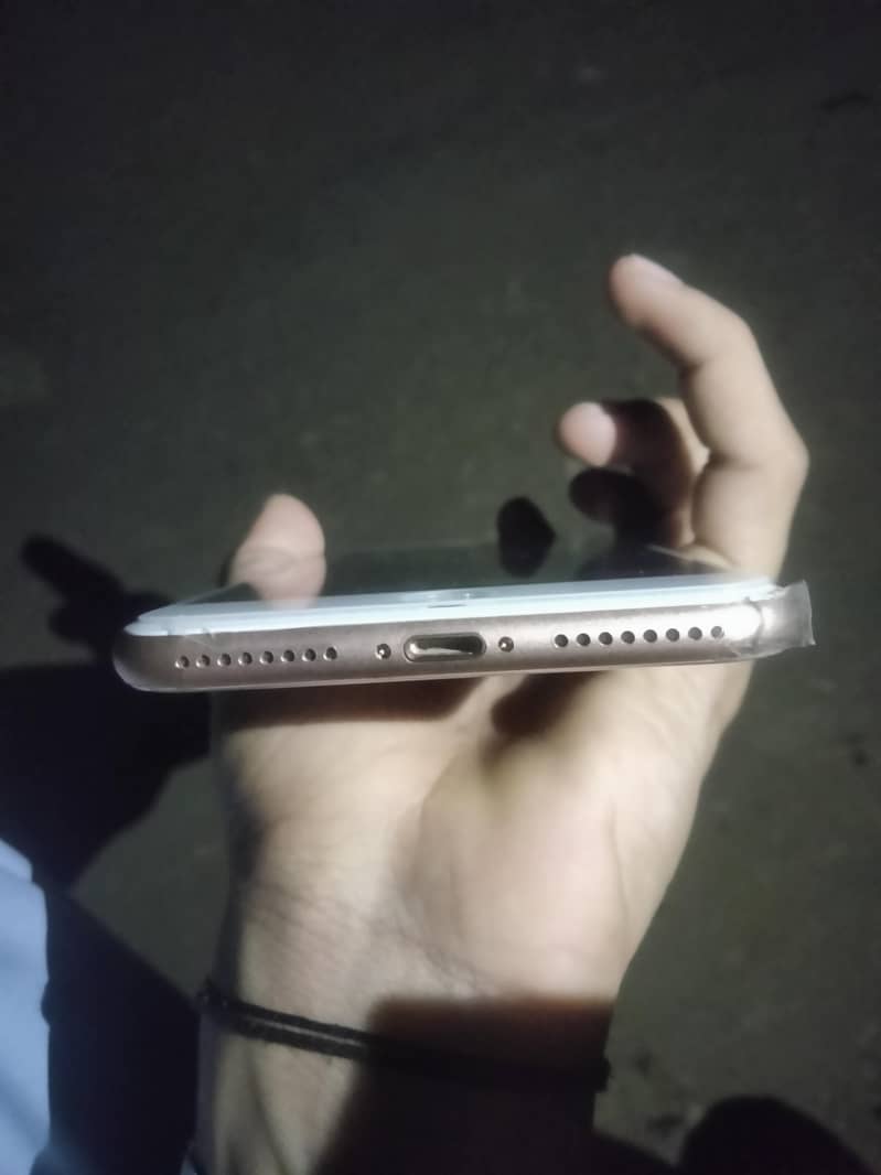 Apple iPhone 8 Plus 1