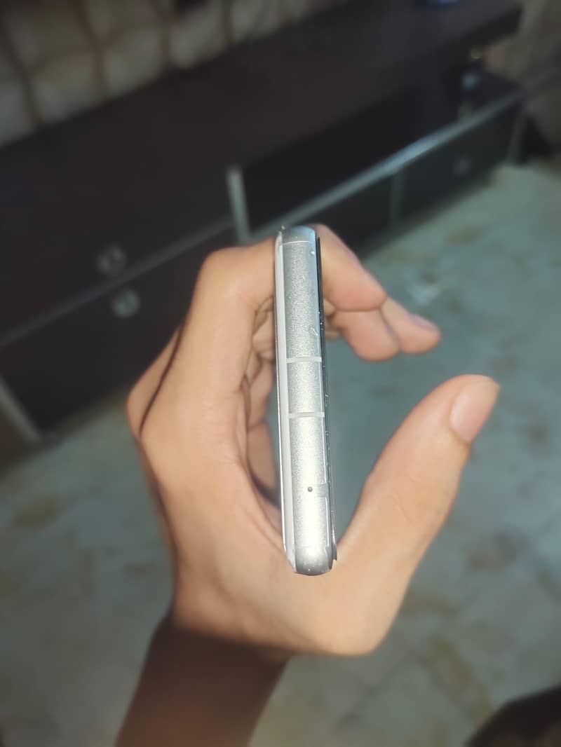Google Pixel 7a 4