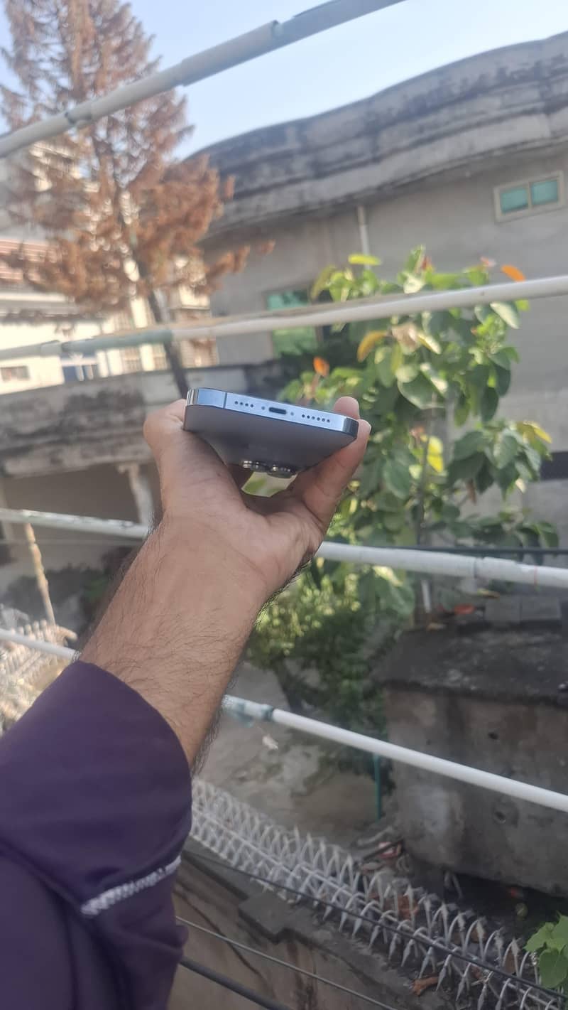 Apple iPhone 13 Pro Max 1
